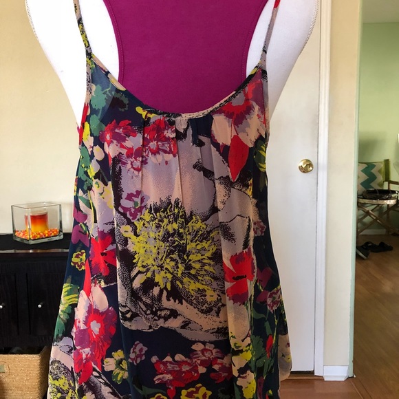 Flowered Top - Picture 3 of 3